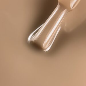 BIBLIOTEKA Cover Base Beige 13 – ciepła beżowa baza nude, 10 ml — zdjęcie 1
