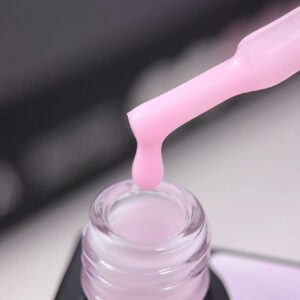BIBLIOTEKA Cover Base Petal 4 – delikatnie różowa baza kamuflująca, 10 ml — zdjęcie 2