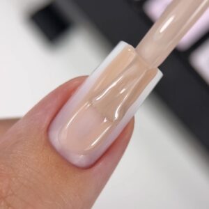 BIBLIOTEKA Cover Base Taupe 8 – chłodny beżowo-szary odcień, 10 ml — zdjęcie 3