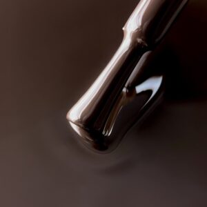 BIBLIOTEKA Gel Polish Chocolate 24 – czekoladowy lakier hybrydowy, 10 ml — zdjęcie 1