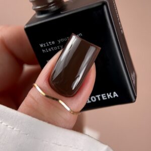 BIBLIOTEKA Gel Polish Chocolate 24 – czekoladowy lakier hybrydowy, 10 ml — zdjęcie 2