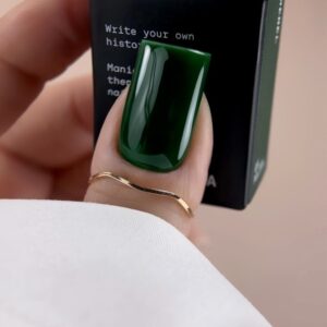BIBLIOTEKA Gel Polish Rebel 32 – ciemnozielony lakier hybrydowy, 10 ml — zdjęcie 2