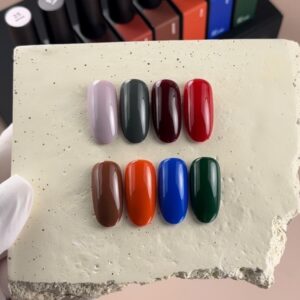 BIBLIOTEKA Gel Polish Rebel 32 – ciemnozielony lakier hybrydowy, 10 ml — zdjęcie 3