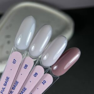 DIVNA Skilful Base 10 baza hybrydowa 13 ml rzadsza konsystencja — zdjęcie 2
