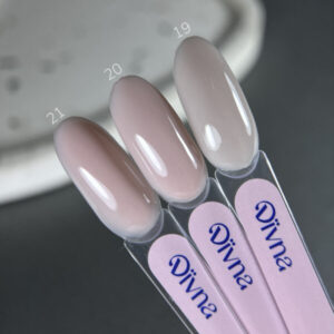 DIVNA Skilful Base 19 beżowa baza hybrydowa 13 ml New forumula — zdjęcie 1