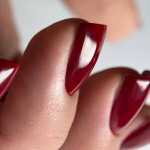 DIVNA The Red 03 bordowy lakier hybrydowy 7 ml — zdjęcie 3