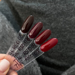 DIVNA The Red 04 bordowy lakier hybrydowy 7 ml — zdjęcie 3