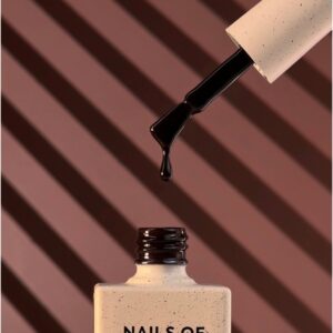 NAILSOFTHEDAY Color of the Month November 2025 Deep Brown – czekoladowy lakier hybrydowy, 10 ml — zdjęcie 4