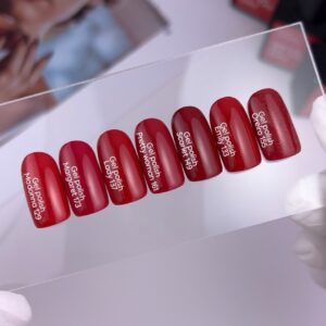 NAILSOFTHEDAY Emily Gel Polish – intensywno-czerwony lakier hybrydowy, 10 ml — zdjęcie 1