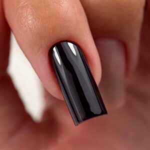 NAILSOFTHEDAY Montana – bardzo ciemny śliwkowy lakier hybrydowy, 10 ml — zdjęcie 3