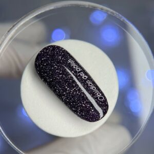 NAILSOFTHEDAY Obsidian Gel Polish – ciemno-fioletowy lakier hybrydowy z odblaskową drobinką, 10 ml — zdjęcie 3