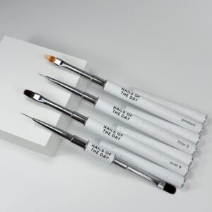 NAILSOFTHEDAY Professional Brush 2w1 Liner Oval- dwustronny pędzelek do żelu i cienkich linii — zdjęcie 2