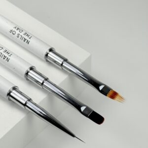 NAILSOFTHEDAY Professional Brush 2w1 Liner Oval- dwustronny pędzelek do żelu i cienkich linii — zdjęcie 3
