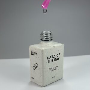 NAILSOFTHEDAY Scotch Base – płynna baza hybrydowa do wcierki i pedicure, 10 ml — zdjęcie 1