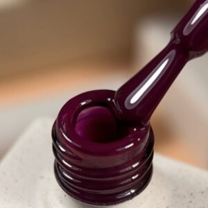 NAILSOFTHEDAY Wine Gel Polish – elegancki winny lakier hybrydowy z czerwono-fioletowym tonem, 10 ml — zdjęcie 2
