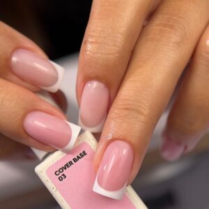 NAILSOFTHEDAY Cover base NEW 03 – półprzezroczysta delikatno-brzoskwiniowa baza hybrydowa, 10 ml — zdjęcie 3