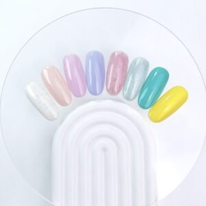 NAILSOFTHEDAY Daphne Gel Polish – mleczny lakier hybrydowy ze złotymi płatkami, 10 ml — zdjęcie 5