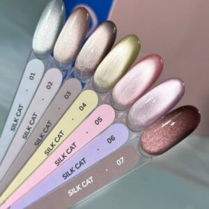 DIVNA Silk Cat Eye 01 – srebrny lakier hybrydowy z efektem kociego oka 9 ml — zdjęcie 1