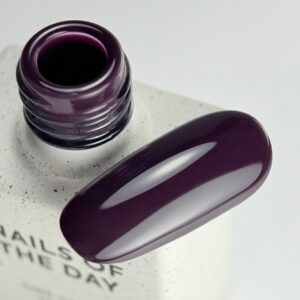 NAILSOFTHEDAY Midnight Color of the Month January śliwkowy lakier 10 ml — zdjęcie 4
