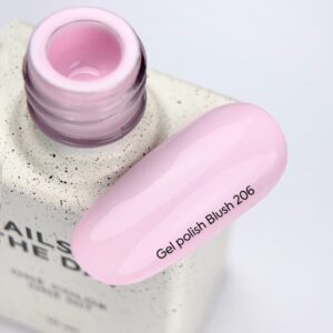 NAILSOFTHEDAY Blush 206 Gel Polish 10 ml – pastelowy jasnoróżowy lakier hybrydowy — zdjęcie 4
