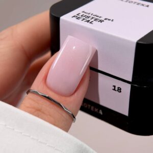 BIBLIOTEKA Builder Gel Nr 18 Petal Luster Jasnoróżowy Żel Budujący Z Drobinką 15 ml — zdjęcie 2