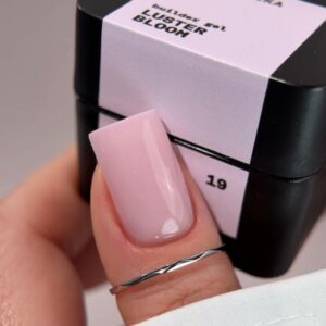 BIBLIOTEKA Builder Gel Nr 19 Bloom Luster Różowy Żel Budujący Z Drobinką 15 ml — zdjęcie 2