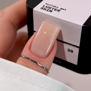 BIBLIOTEKA Builder Gel Nr 20 Skin Luster Beżowy Żel Budujący Z Drobinką 15 ml — zdjęcie 2