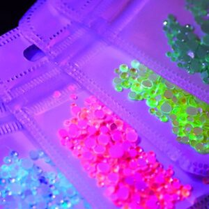 Cyrkonie opal GLOW night Świecące w ciemności mix rozmiarów ok.250 szt Nr 6 — zdjęcie 4