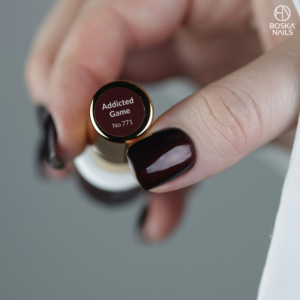 Boska Nails DARK ROMANCE Addicted Game 771 – Lakier Hybrydowy Ciemne Bordo z Drobinkami 6 ml - obrazek 3