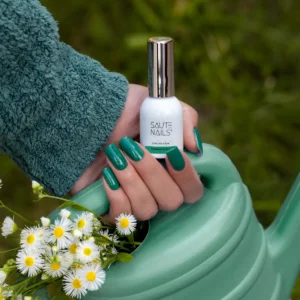 Saute Nails Trench Coat 8ml – Lakier Hybrydowy Butelkowa Zieleń Autumn Society - obrazek 3