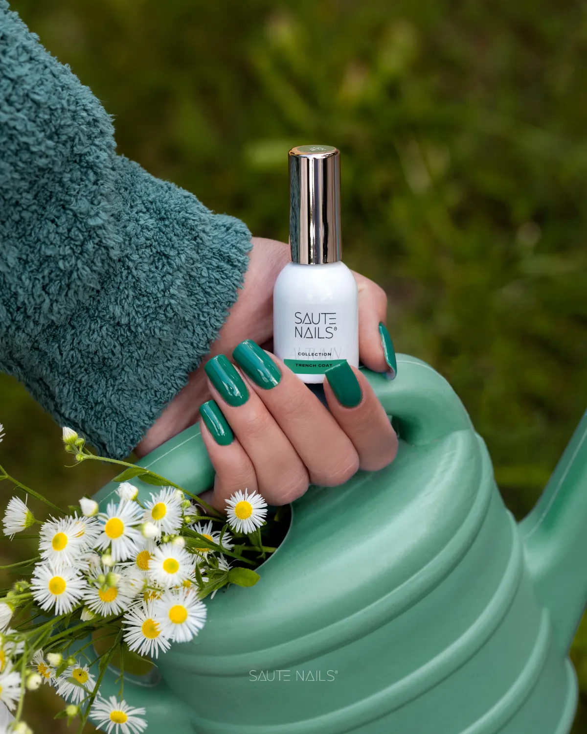 Saute Nails Trench Coat 8ml – Lakier Hybrydowy Butelkowa Zieleń Autumn Society - obrazek 3