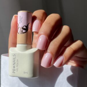 PB Nails Baza hybrydowa Rubber Petal Base 8ml – pastelowy róż z lekką poświatą — zdjęcie 2