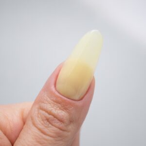PB Nails Forever Young 8ml – żółty lakier hybrydowy — zdjęcie 2