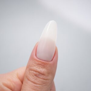 PB Nails Cloud Nine 8ml – złamana biel lakier hybrydowy — zdjęcie 2