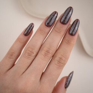 PB NAILS Lakier hybrydowy PB Nails Cinnamon 8ml – brąz z efektem flash — zdjęcie 3