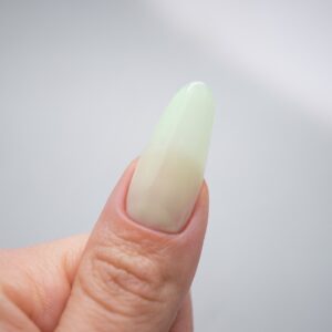 PB Nails Zero Gravity 8ml – limonkowy lakier hybrydowy — zdjęcie 2