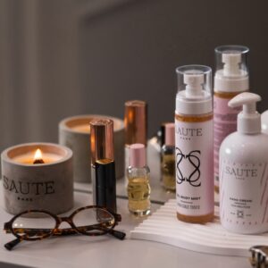 Saute Care Mgiełka do ciała z brokatem Good Girls Touch 150ml — zdjęcie 1