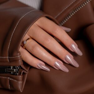 Saute Nails Cat Eye Effect E11 – chłodny beżowy brąz z efektem kociego oka 8ml — zdjęcie 3