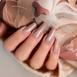 Saute Nails Cat Eye Effect E15 – jasny ciepły beż z efektem kociego oka 8ml — zdjęcie 1