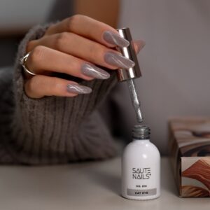 Saute Nails Cat Eye Effect E16 – chłodna szarość z efektem kociego oka 8ml — zdjęcie 2