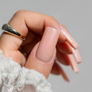 Saute Nails Lakier hybrydowy S315 Cupid’s Whisper – półtransparentny beż z drobiną 8ml — zdjęcie 2