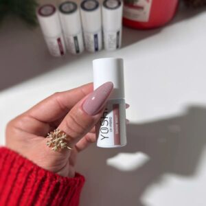 Yoshi Lakier Hybrydowy 251 Snow Way! 6 ml – pudrowy róż z drobiną — zdjęcie 4
